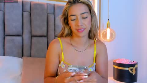 Eliana online show from April 9, 1:19 am