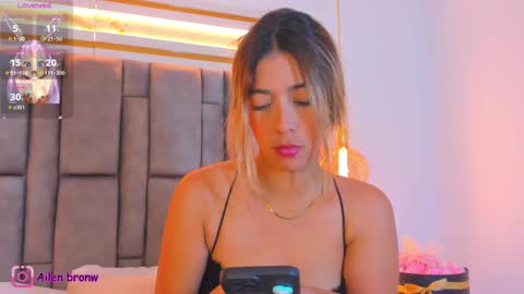 Snapshot of hannabronw chatting on October 6, 8:13 pm Eliana online show from October 6, 8:13 pm