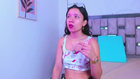 hannah_stuart online show from February 3, 2:00 pm