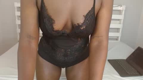 hannahcox1 online show from December 23, 7:17 am