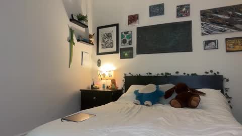 Hannah Taylor online show from March 4, 8:37 pm