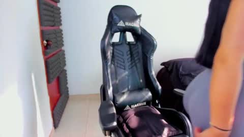 Hanna  online show from March 2, 9:20 pm