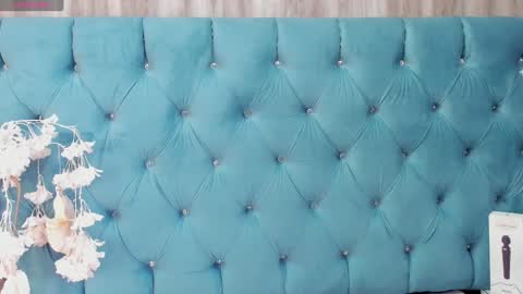   online show from December 7, 10:12 am