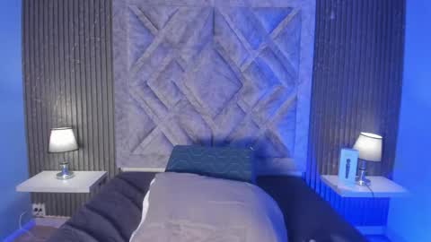 hannyk_ online show from January 17, 1:07 pm