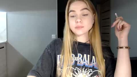 happy_fox_ online show from January 27, 8:07 pm