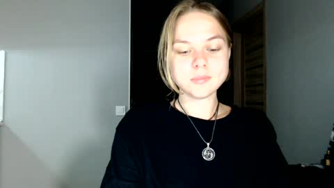 happy_fox_ online show from July 1, 9:58 pm
