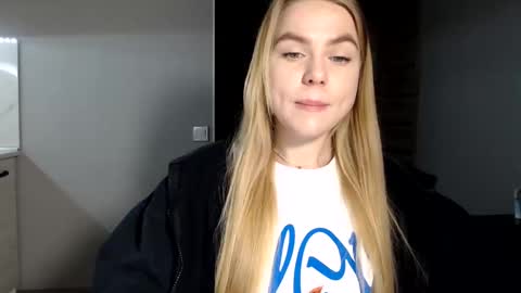 happy_fox_ online show from February 12, 8:07 pm