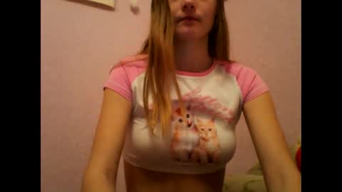 happyemily  online show from February 19, 9:24 pm