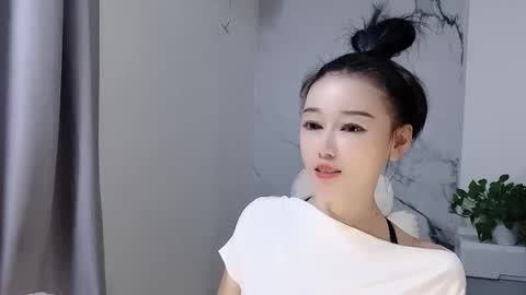 Snapshot of happysweety1688 chatting on October 10, 11:42 pm happysweety1688 online show from October 10, 11:42 pm