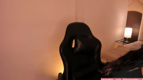 has_gonzalezz online show from April 9, 6:41 am