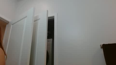 Snapshot of hazel_skye chatting on February 8, 7:49 pm Hazel online show from February 8, 7:49 pm