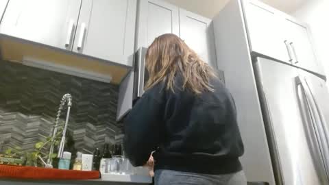 Snapshot of hazel_skye chatting on January 4, 3:28 pm Hazel online show from January 4, 3:28 pm