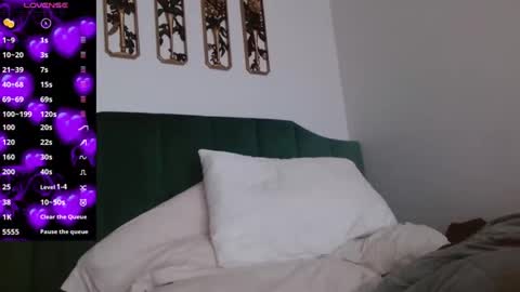 Snapshot of hazel_skye chatting on February 16, 4:32 pm Hazel online show from February 16, 4:32 pm