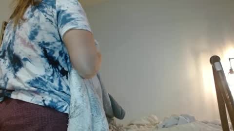 Snapshot of hazel_skye chatting on February 3, 12:47 pm Hazel online show from February 3, 12:47 pm
