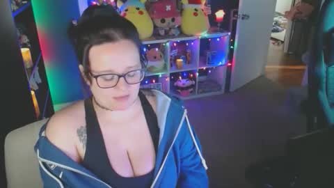 HazeyViolet333 online show from December 5, 9:05 pm