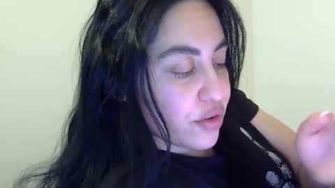 heatwavee online show from March 1, 12:43 am