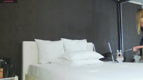 Helen online show from April 5, 2:05 pm