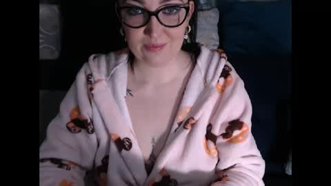 Snapshot of helenfromtroy chatting on December 18, 7:36 am helenfromtroy online show from December 18, 7:36 am
