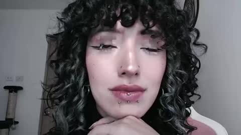 Snapshot of hell_666_xxx chatting on January 4, 8:27 pm cher online show from January 4, 8:27 pm