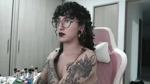 Snapshot of hell_666_xxx chatting on February 8, 11:02 pm cher online show from February 8, 11:02 pm