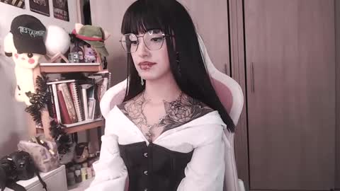 Snapshot of hell_666_xxx chatting on October 11, 11:40 pm cher online show from October 11, 11:40 pm