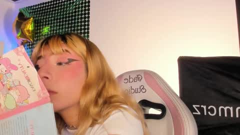 hellen__smith_ online show from March 21, 9:42 pm