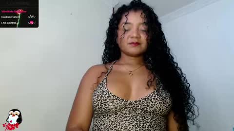 Snapshot of hello_candy chatting on January 19, 11:43 pm Candy online show from January 19, 11:43 pm