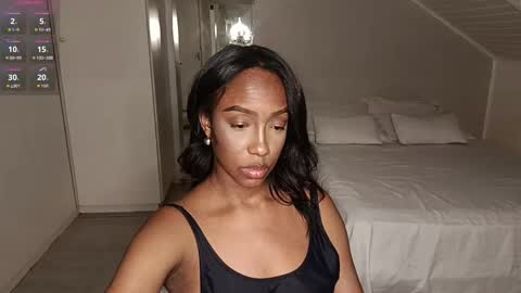 Snapshot of hellsd97 chatting on October 15, 1:30 am hellsd97 online show from October 15, 1:30 am