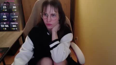 Snapshot of heraluna_ chatting on January 1, 10:46 pm HeraLuna  online show from January 1, 10:46 pm