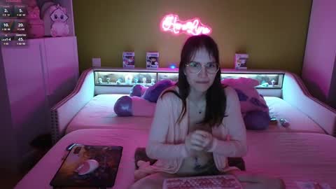 Snapshot of heraluna_ chatting on February 14, 11:09 pm HeraLuna  online show from February 14, 11:09 pm