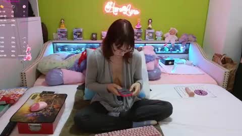 HeraLuna  online show from June 9, 8:41 pm