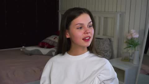 Nicole online show from April 19, 7:27 pm