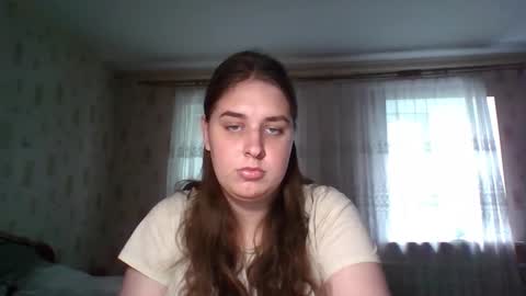 hess_luna_ online show from September 17, 9:18 am