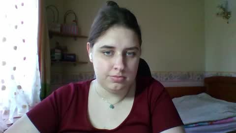 hess_luna_ online show from April 23, 9:17 am