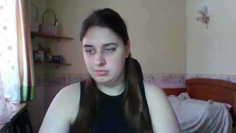 hess_luna_ online show from February 3, 10:09 am