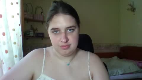 hess_luna_ online show from June 26, 9:21 am