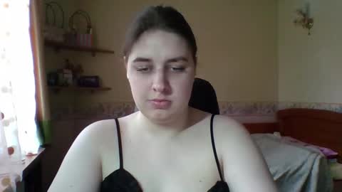 hess_luna_ online show from March 30, 9:09 am