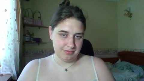 hess_luna_ online show from July 29, 9:09 am