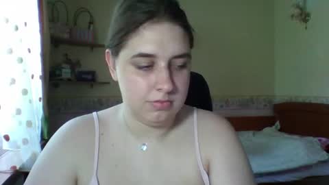 hess_luna_ online show from July 3, 9:15 am