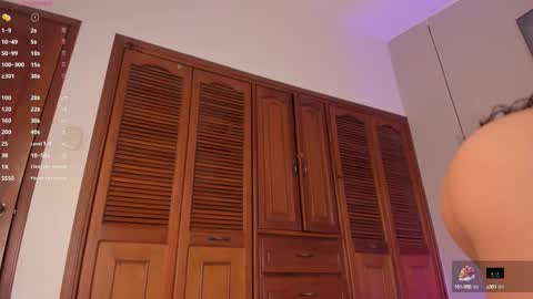 Snapshot of hilaryr29 chatting on September 22, 7:34 pm Hilary online show from September 22, 7:34 pm