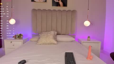 Snapshot of hilaryr29 chatting on September 23, 7:56 pm Hilary online show from September 23, 7:56 pm