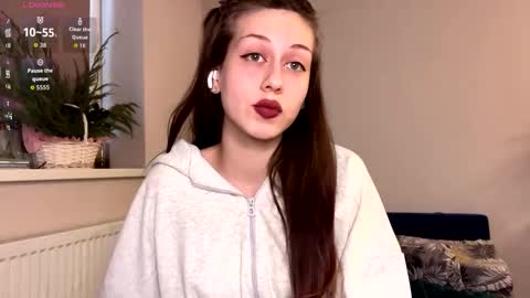 Hi Im Elizabeth online show from March 9, 1:47 pm