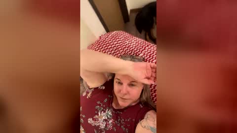 hippysnewhere online show from April 23, 4:09 am