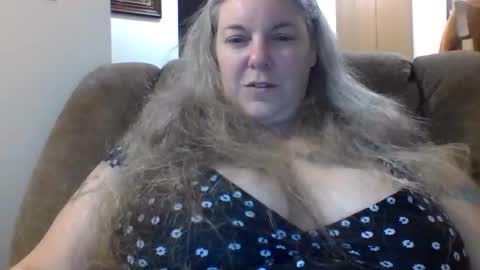 hippysnewhere online show from May 20, 9:28 am