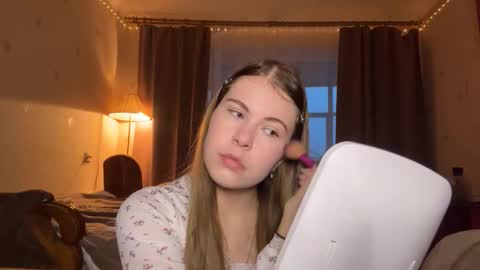 I am Amy ntmu Lets hit 10 Thumbs Up together online show from December 21, 1:37 pm