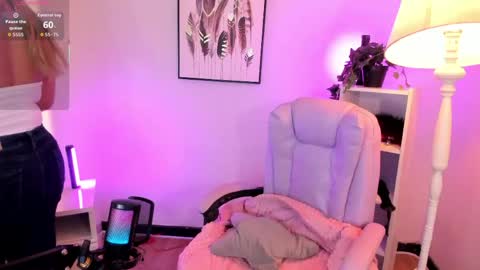 Hollie online show from April 18, 12:07 pm