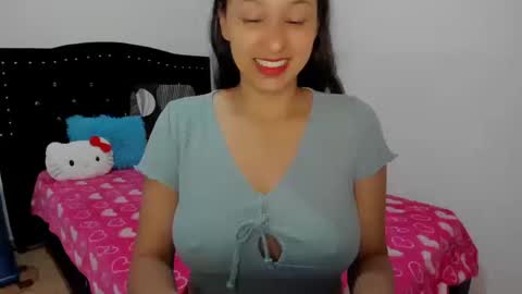 Snapshot of holly0550 chatting on October 17, 2:04 am holly... online show from October 17, 2:04 am