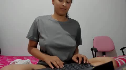 Snapshot of holly0550 chatting on October 15, 7:49 pm holly... online show from October 15, 7:49 pm