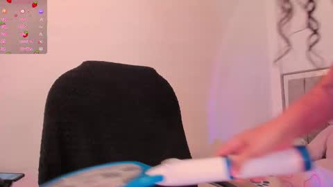 holly_16 online show from January 6, 6:11 pm