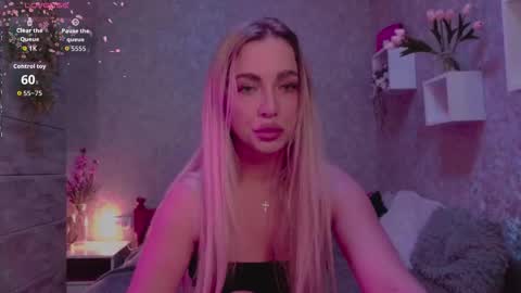 Snapshot of holly_molly8 chatting on September 10, 7:14 pm holly_molly8 online show from September 10, 7:14 pm